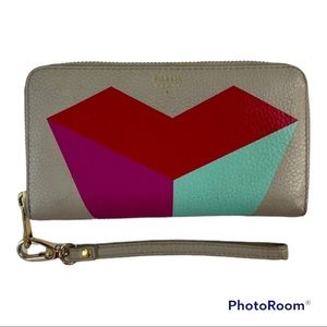 FOSSIL leather zip phone Valentine’s grey 
Wristlet Wallet NEW